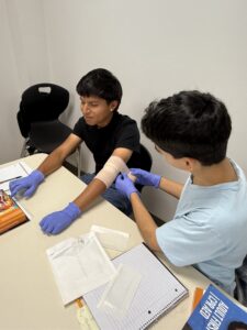 Students Learn How to Apply A Compression Bandage (1)